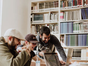 Vestibulum commodo felis quis tortor.